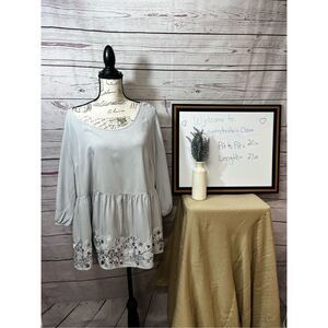 Disney adults size 2‎ blouse-measurements in pictures